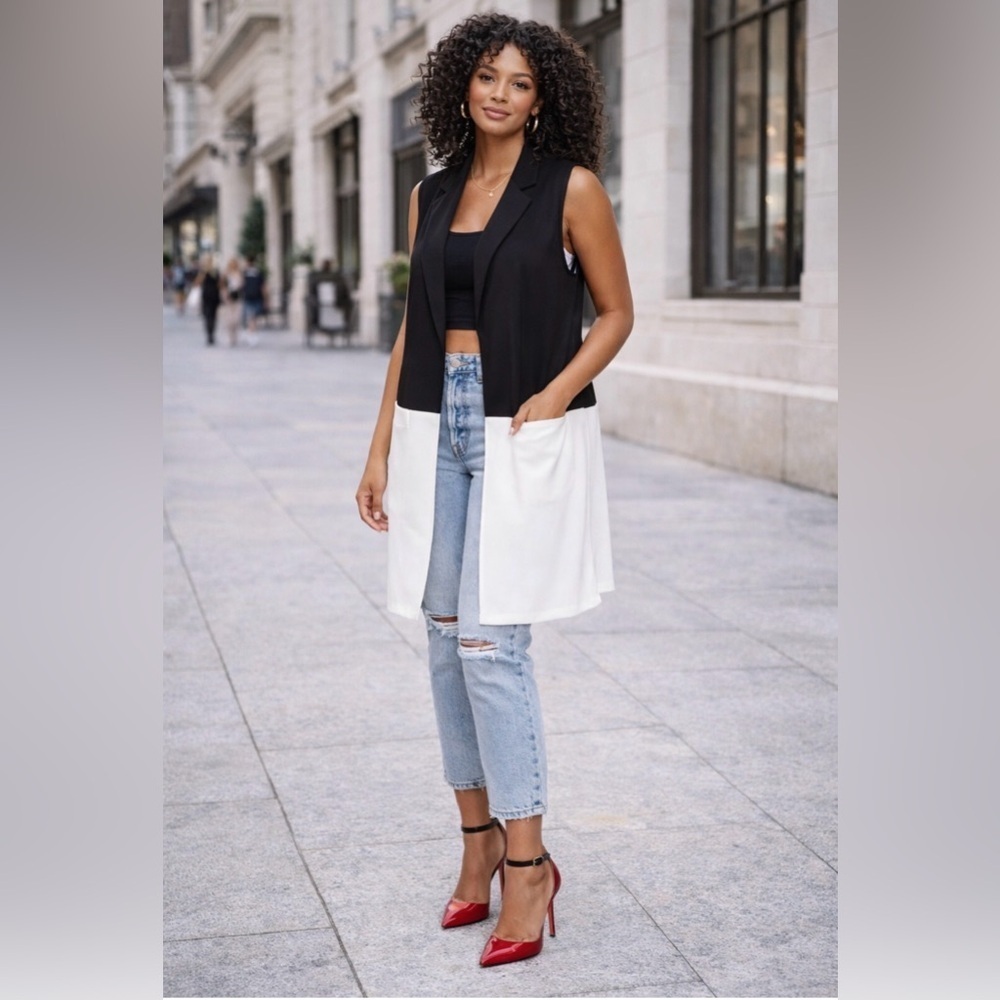Black & White Knit sleeveless vest.